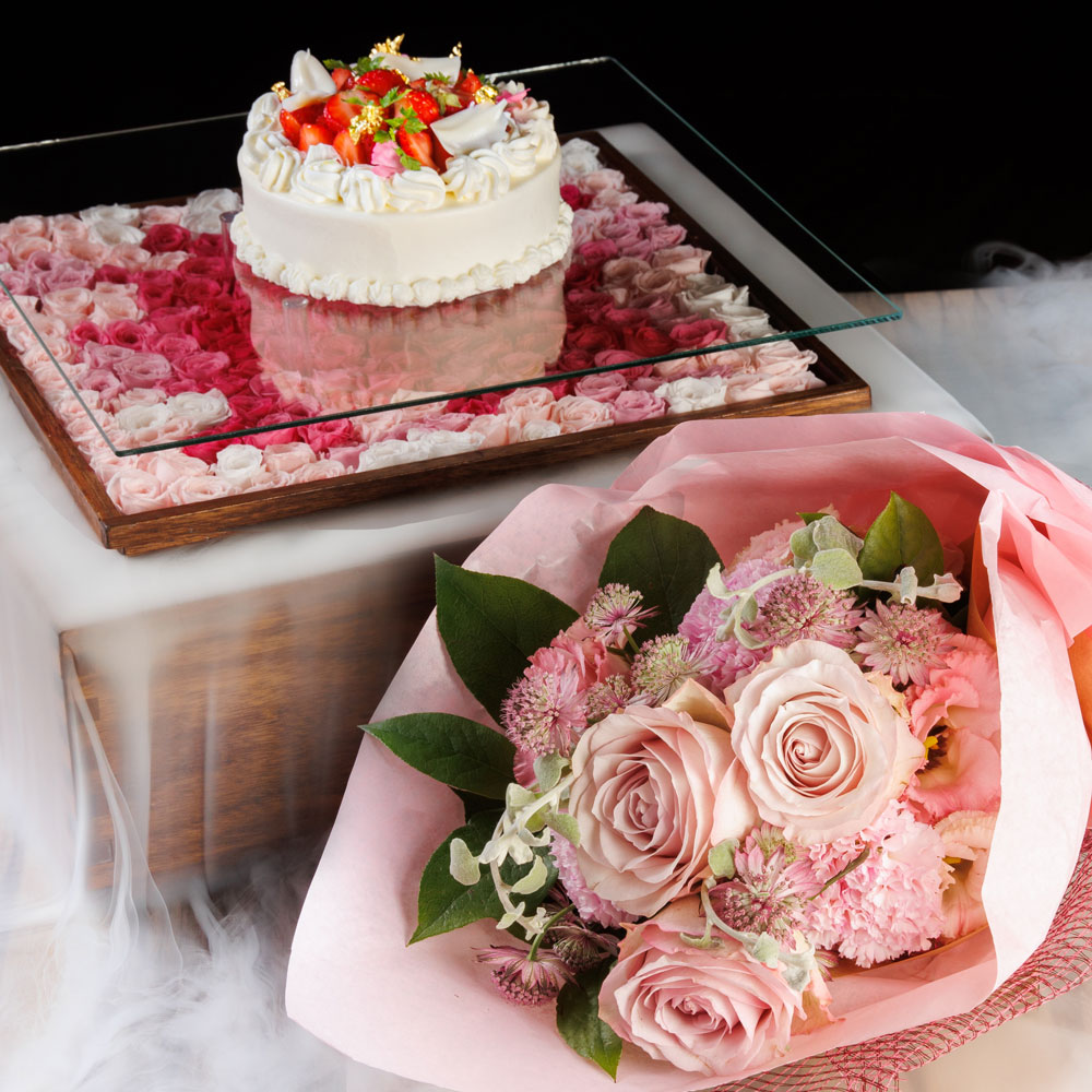 【花束付】薔薇の演出ケーキ付“記念日ランチコース”（乾杯スパークリングワイン付）